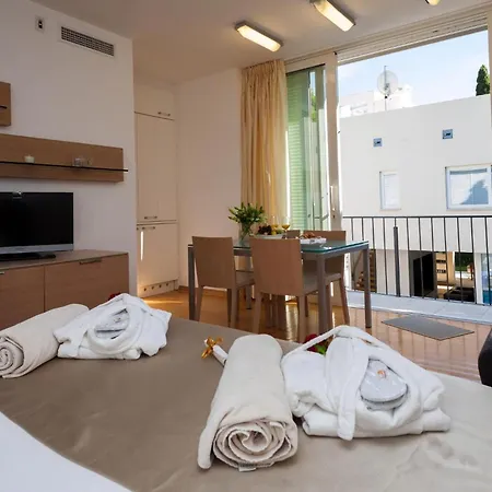 Illustrious Brac 6 Bedrooms Waterfront Private Pool Balcony With Beautiful Views Villa