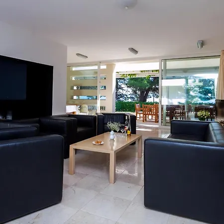 Villa Illustrious Brac 6 Bedrooms Waterfront Private Pool Balcony With Beautiful Views *