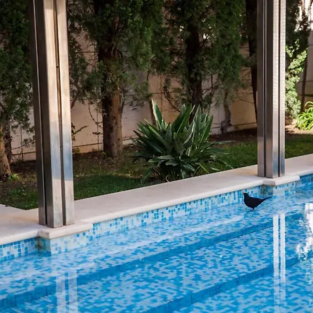 Illustrious Brac 6 Bedrooms Waterfront Private Pool Balcony With Beautiful Views *