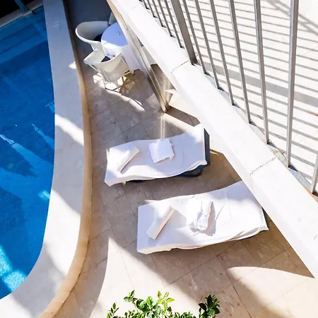 Illustrious Brac 6 Bedrooms Waterfront Private Pool Balcony With Beautiful Views Villa *