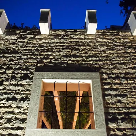 Illustrious Brac 6 Bedrooms Waterfront Private Pool Balcony With Beautiful Views