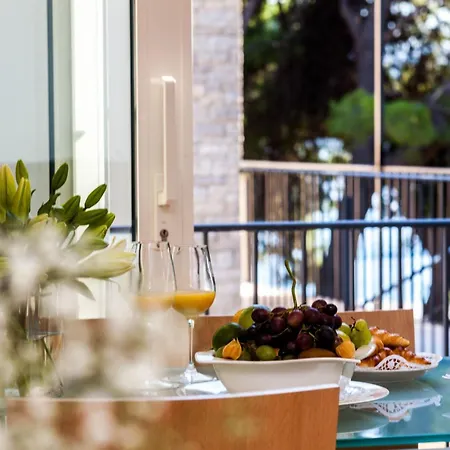 Illustrious Brac 6 Bedrooms Waterfront Private Pool Balcony With Beautiful Views *