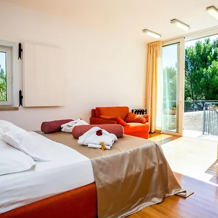 Illustrious Brac 6 Bedrooms Waterfront Private Pool Balcony With Beautiful Views Bol