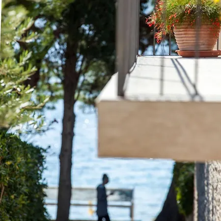 Illustrious Brac 6 Bedrooms Waterfront Private Pool Balcony With Beautiful Views *