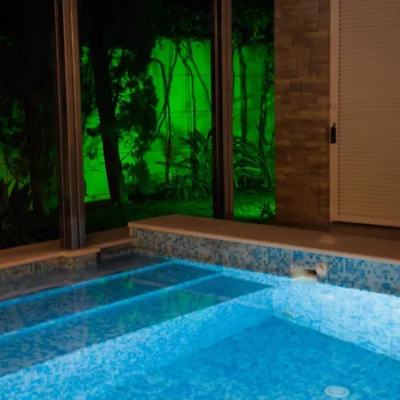 Illustrious Brac 6 Bedrooms Waterfront Private Pool Balcony With Beautiful Views * Bol