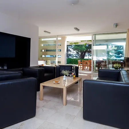 Villa Illustrious Brac 6 Bedrooms Waterfront Private Pool Balcony With Beautiful Views