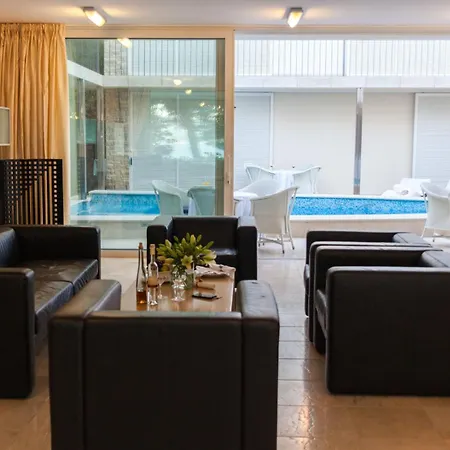 Illustrious Brac 6 Bedrooms Waterfront Private Pool Βίλα *