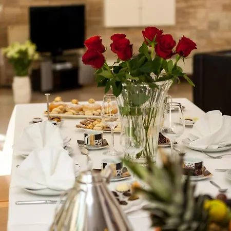 Illustrious Brac 6 Bedrooms Waterfront Private Pool * Μπολ