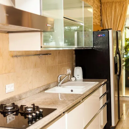 Βίλα Illustrious Brac 6 Bedrooms Waterfront Private Pool