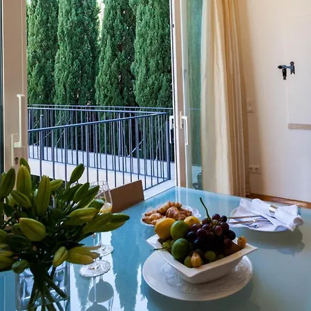 Illustrious Brac 6 Bedrooms Waterfront Private Pool Balcony With Beautiful Views *