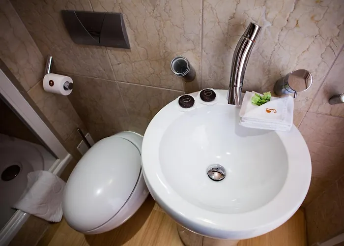 Illustrious Brac 6 Bedrooms Waterfront Private Pool