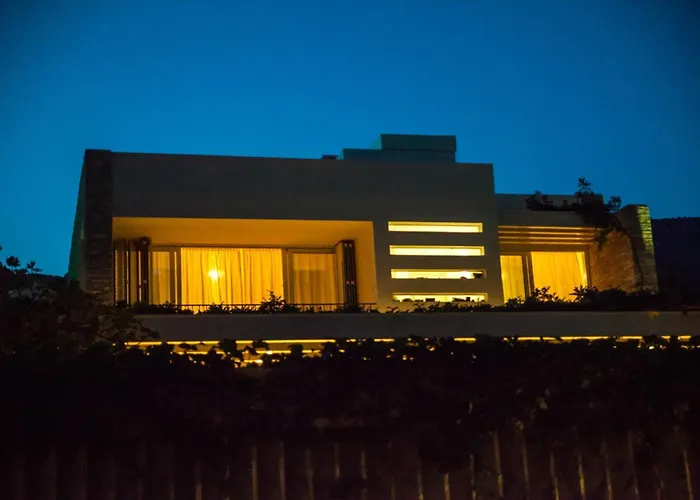 Illustrious Brac 6 Bedrooms Waterfront Private Pool * Bol