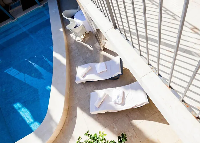 Willa Illustrious Brac 6 Bedrooms Waterfront Private Pool *