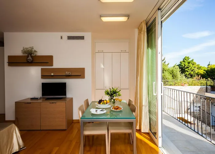 Willa Illustrious Brac 6 Bedrooms Waterfront Private Pool Bol