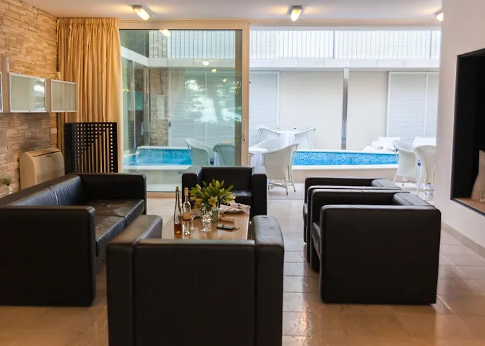 Illustrious Brac 6 Bedrooms Waterfront Private Pool Willa *