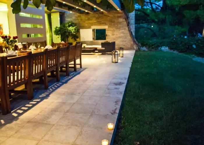 Willa Illustrious Brac 6 Bedrooms Waterfront Private Pool *