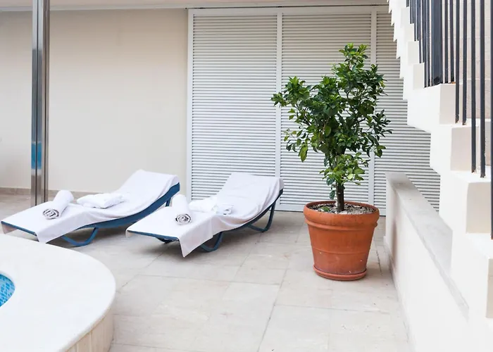 Willa Illustrious Brac 6 Bedrooms Waterfront Private Pool Bol